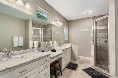 The Ritz - Centrally Located - Luxury Amenities
