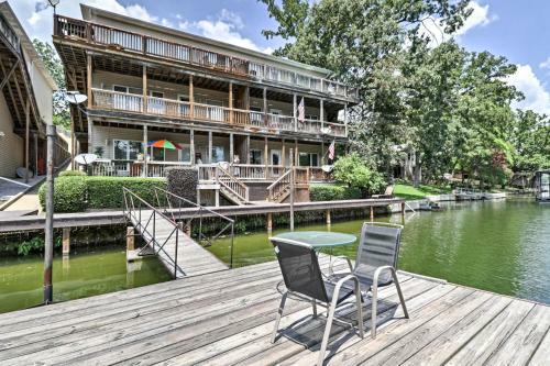 Apartamento Cute Lakefront Hot Springs Condo With Balcony And Dock!