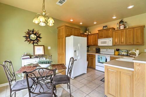 Apartamento Cute Lakefront Hot Springs Condo With Balcony And Dock!