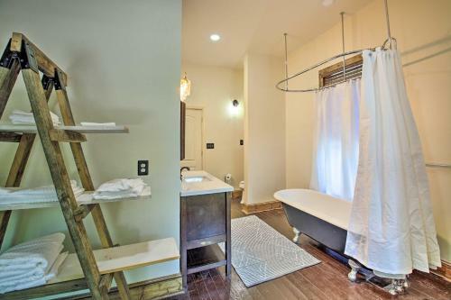 Upscale Hot Springs Escape Less Than 1 Mi To Downtown