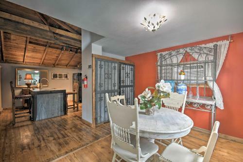 Rustic Chic Home About 1 Mi To Dtwn Hot Springs!