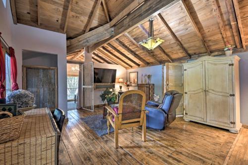 Rustic Chic Home About 1 Mi To Dtwn Hot Springs!