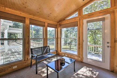 Retreat On Lake Hamilton With Sunroom And Dock!