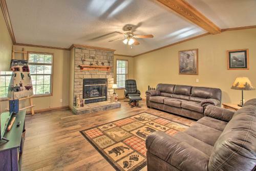 Retreat On Lake Hamilton With Sunroom And Dock!