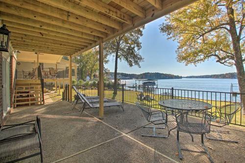 Spacious Hot Springs Escape On Lake Hamilton!