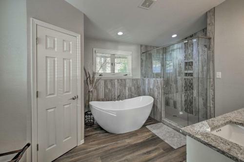 Spacious Hot Springs Escape On Lake Hamilton!