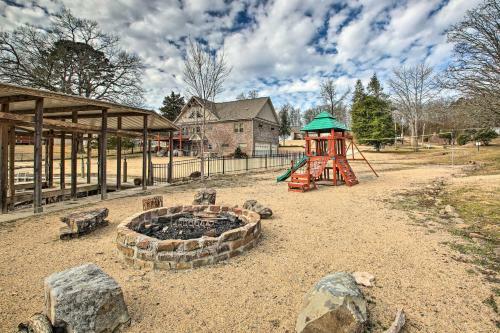 Lake Hamilton Retreat With Hot Tub And Dock!