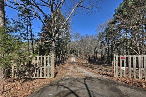 Cozy Home - 2 Mi To Bathhouse Row And Downtown!