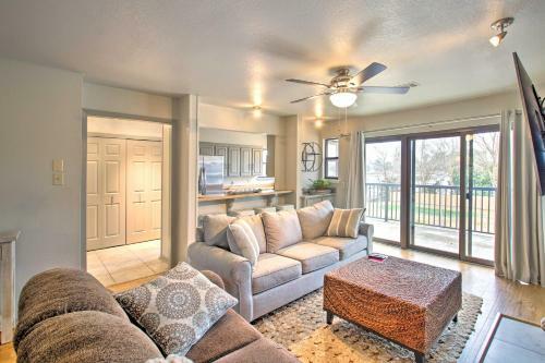 Apartamento Lakefront Condo With Resort Amenities And Balcony
