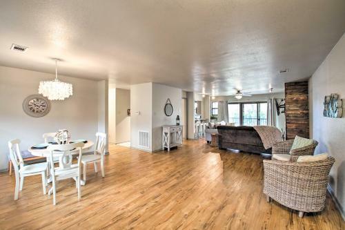 Apartamento Lakefront Condo With Resort Amenities And Balcony