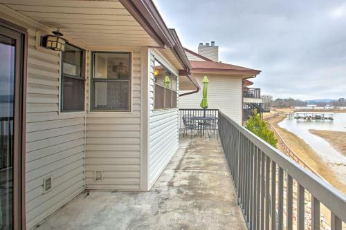 Apartamento Lakefront Condo With Resort Amenities And Balcony