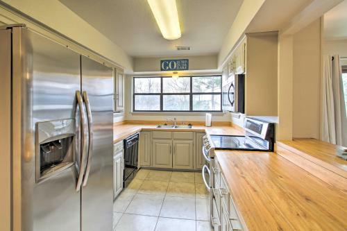 Apartamento Lakefront Condo With Resort Amenities And Balcony