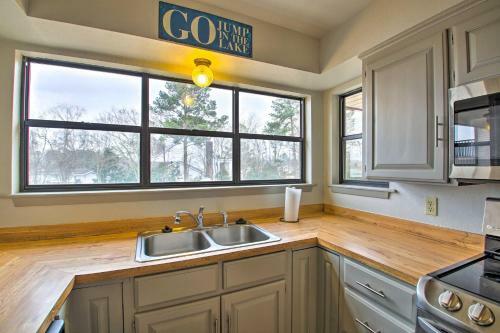 Apartamento Lakefront Condo With Resort Amenities And Balcony