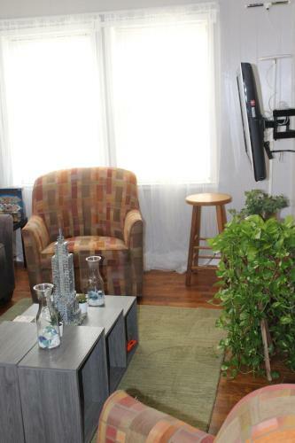 Delightful Bungalow With Spa Tub & Key-less Entry