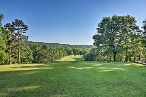 Lakefront Retreat With Deck, Dock And Resort Amenities