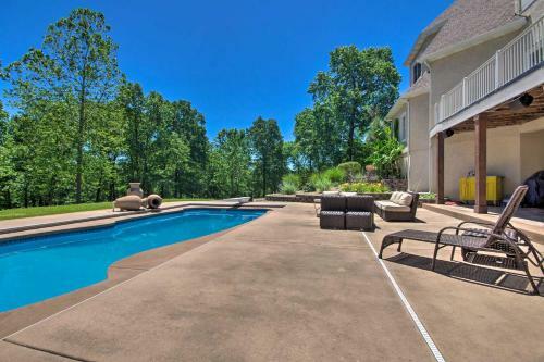 Family-friendly Norfork Lake Retreat Private Pool
