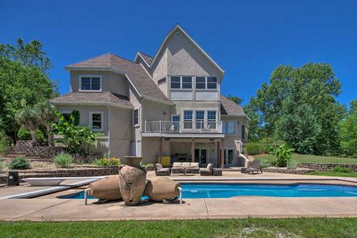 Family-friendly Norfork Lake Retreat Private Pool