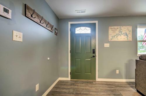 Omaha Apartment With Yard - 15 Miles To Branson