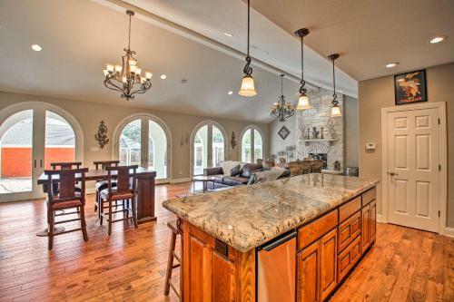 Hot Springs Home With Pool, 0 5 Mi To Oaklawn!