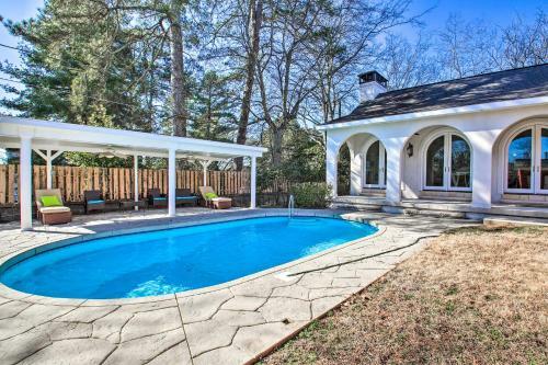 Hot Springs Home With Pool, 0 5 Mi To Oaklawn!