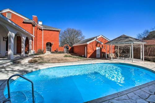 Hot Springs Home With Pool, 0 5 Mi To Oaklawn!