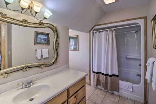 The Captains Quarters In Rogers Dog-friendly