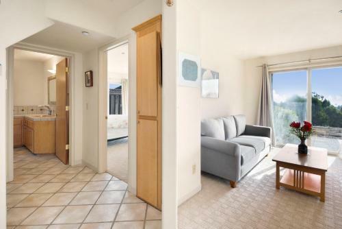 Sunny & Quiet Home Sheltered In Beautiful Aptos! Home