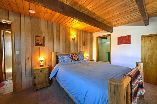 Cabin With Mtn Views And Deck, 5 Min To Arrowbear Lake!