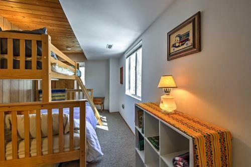 Cabin With Mtn Views And Deck, 5 Min To Arrowbear Lake!