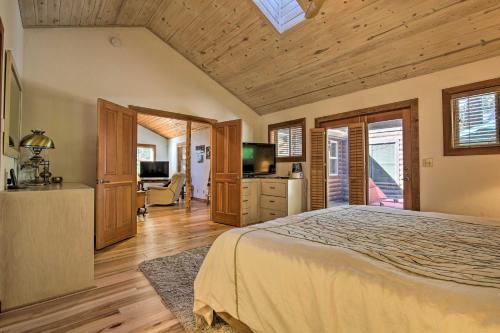 Custom-built Cabin With Spacious Deck 5 Mi To Hiking