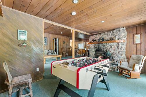 Rustic Cabin Retreat- Mins From Bass Lake
