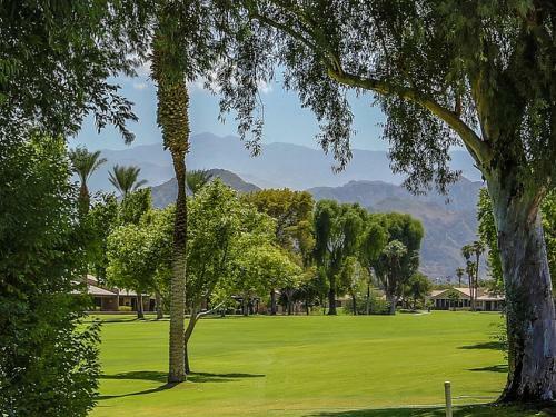 Destination Sunny Fairways