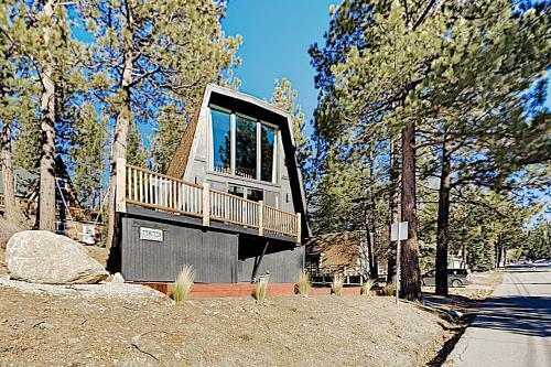 Rustic-chic Remodel With Fireplace, Deck & Hot Tub! Cabin