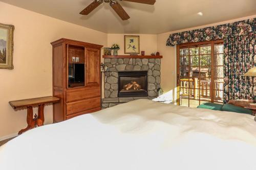 Alpenhorn Lodge-1903 By Big Bear Vacations