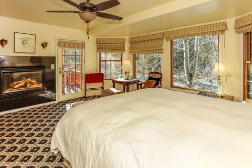 Alpenhorn Lodge-1903 By Big Bear Vacations