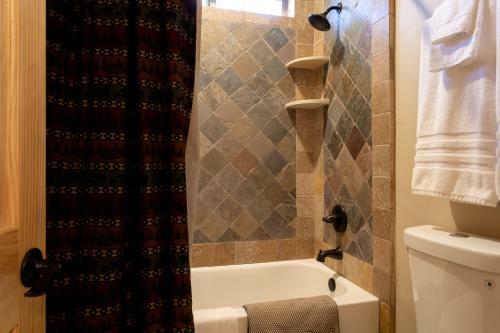 16 - Austin Bear Mountain Lodge - Discounted Price