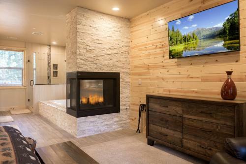 16 - Austin Bear Mountain Lodge - Discounted Price