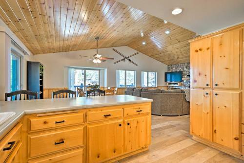 Hillside Hideaway With Hot Tub, 2 Mi To Ski Mtn
