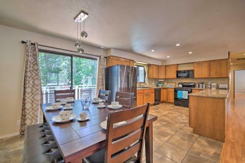 Big Bear Home With Yard - 2 Mi To Lake And Skiing!