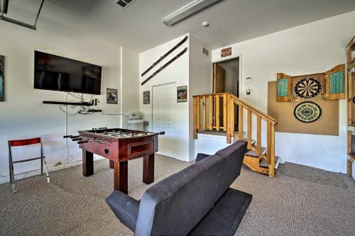 Luxe Castle Glen Home- Hot Tub, 2 Decks, Game Room