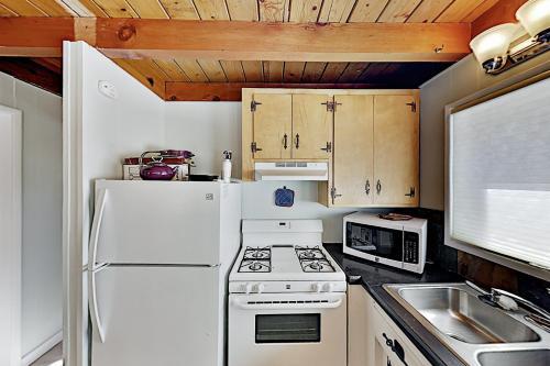 Updated A-frame With Fireplace - Minutes To Slopes Home