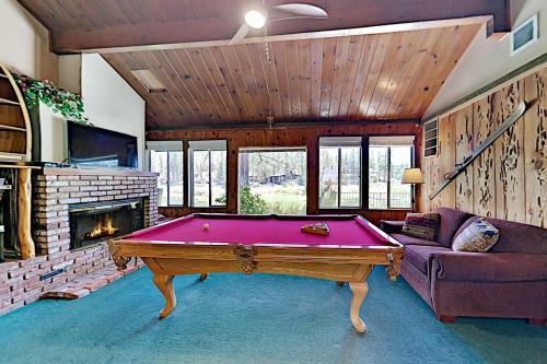 Lakefront Cabin With Private Dock - Great For Groups Home