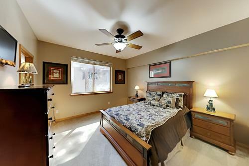 Apartamento All-suite Retreat - 2 Adjacent Units - Hot Tubs Duplex