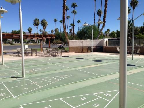 Roadrunner Club 18 Home