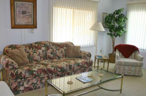 Roadrunner Club 321 Home