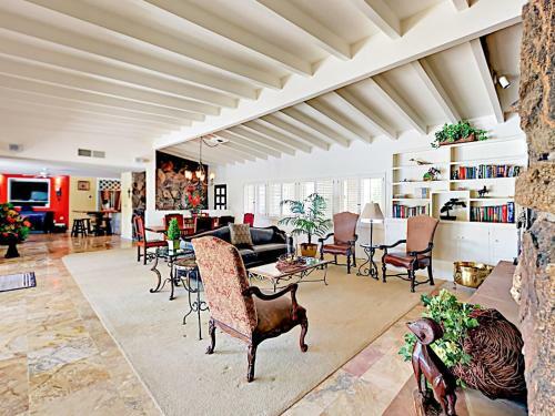 Classic Mid-century Deanza Home Home