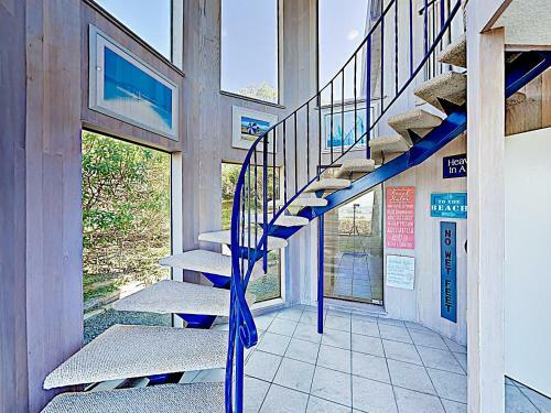 New Listing! Modern Beach Dream With Ocean Views Home