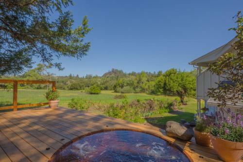 Tranquil Calistoga Retreat Home