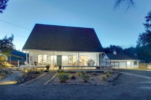 Tranquil Calistoga Retreat Home