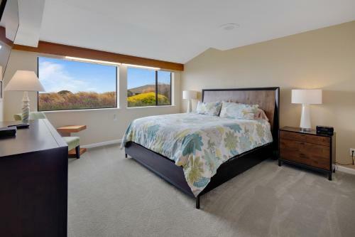 New Listing! All-suite ?eagle's Nest? W/ Hot Tub Home